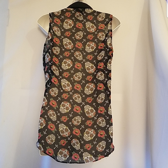 SKULLS AND ROSES SLEEVELESS GOTHIC TOP - Picture 4 of 8